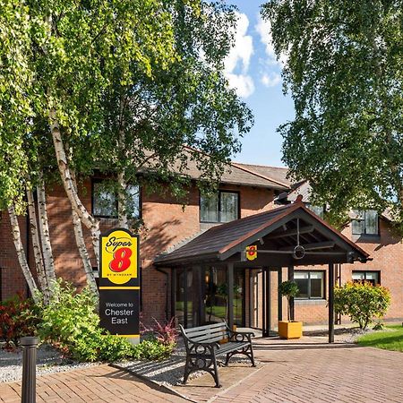 Super 8 By Wyndham Chester East Экстерьер фото