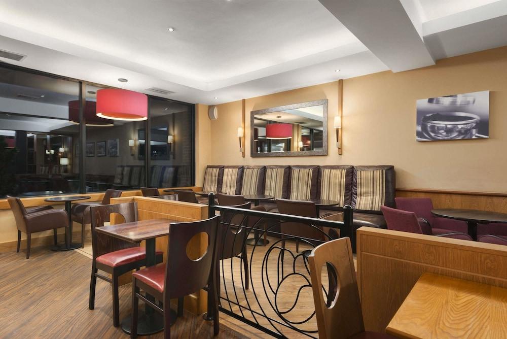 Super 8 By Wyndham Chester East Экстерьер фото