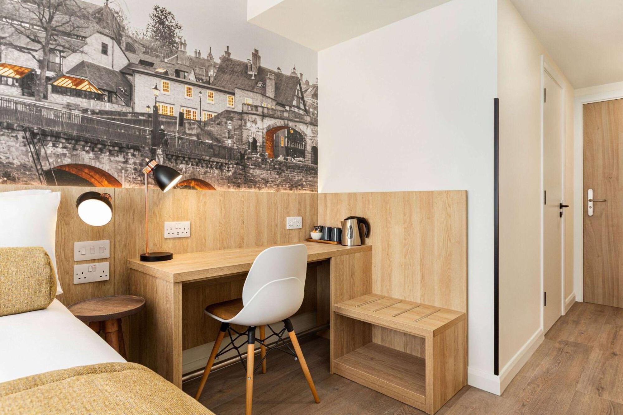Super 8 By Wyndham Chester East Экстерьер фото