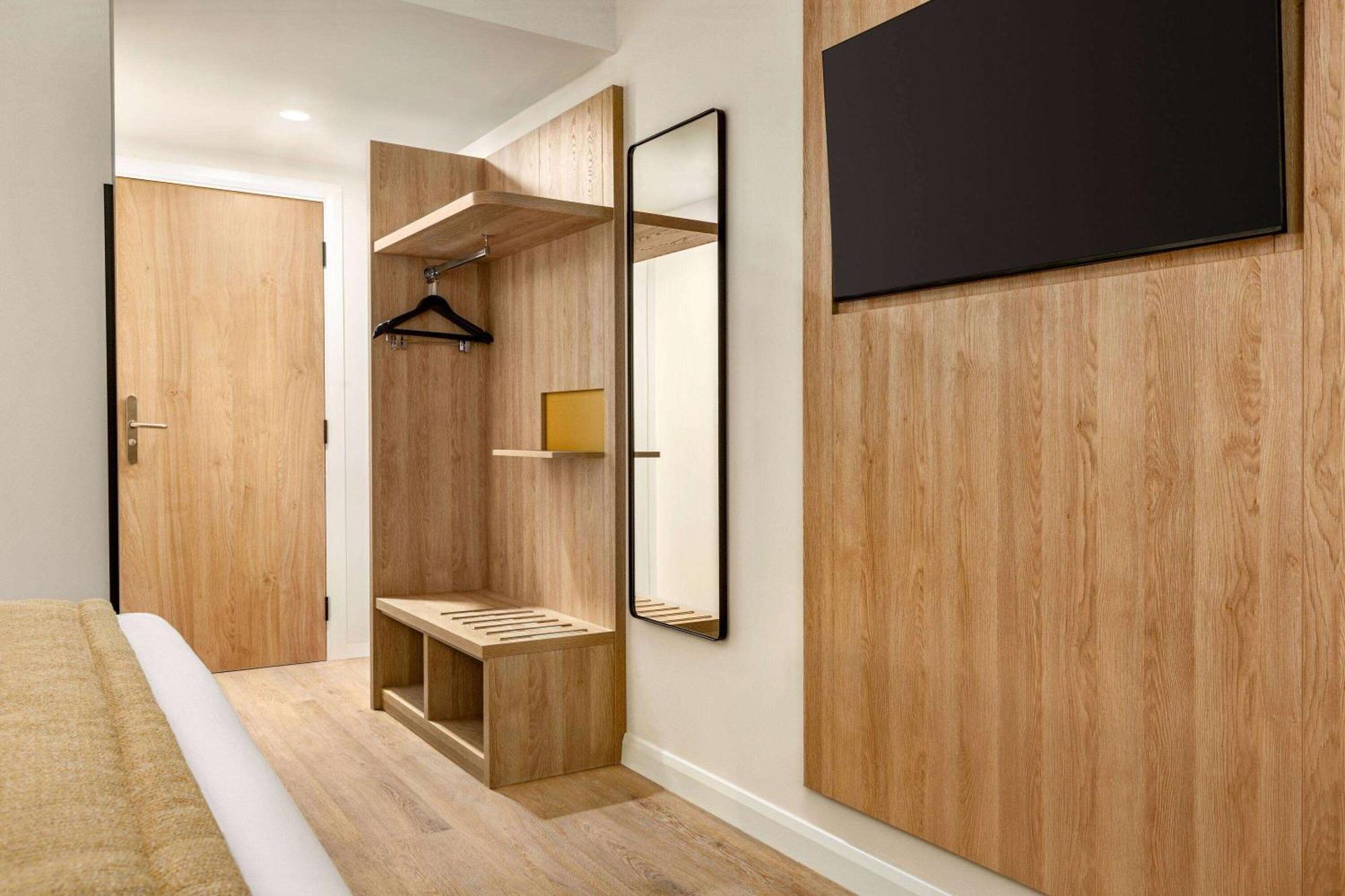 Super 8 By Wyndham Chester East Экстерьер фото
