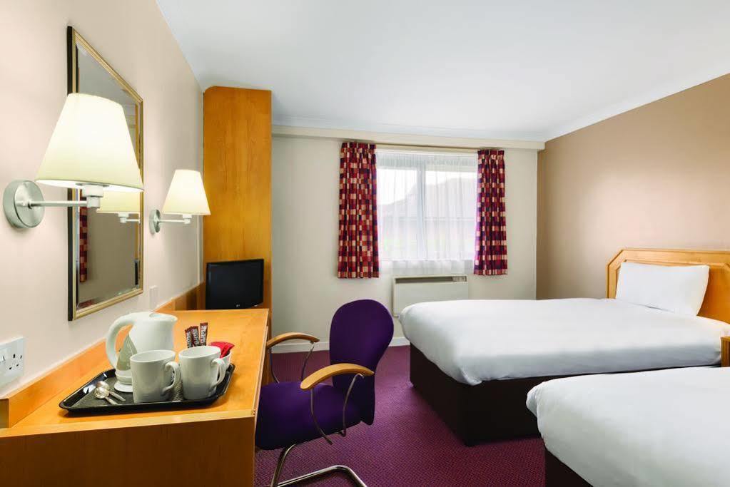 Super 8 By Wyndham Chester East Экстерьер фото