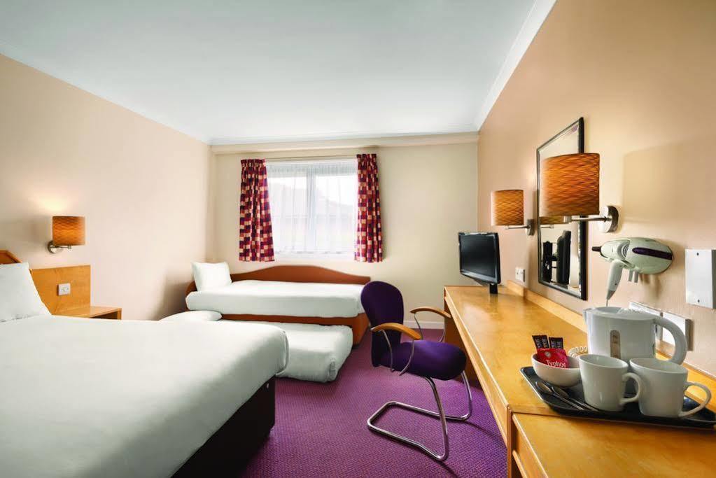 Super 8 By Wyndham Chester East Экстерьер фото