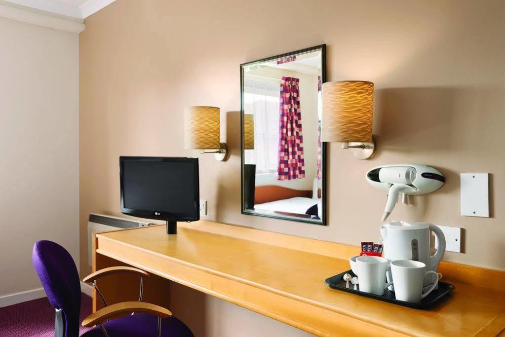 Super 8 By Wyndham Chester East Экстерьер фото